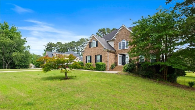 view of front of property featuring brick siding and a front lawn