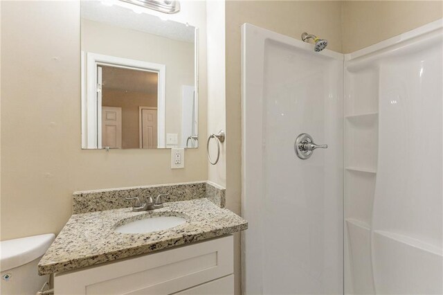 453 Utoy Cir SW, Atlanta, GA 30331 - bathroom featuring a shower, vanity, and toilet