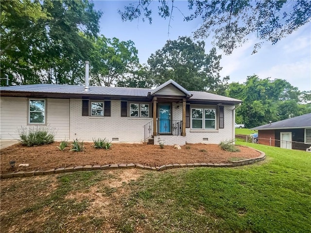 ranch-style house featuring a front yard