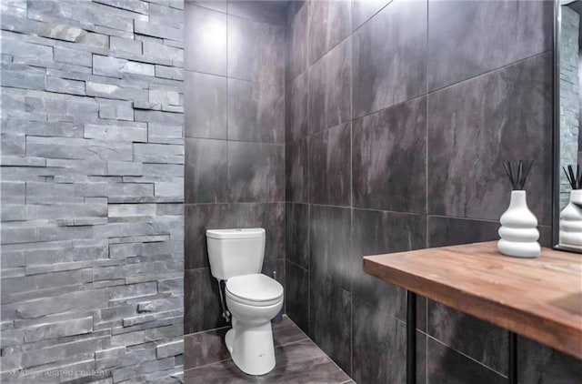 6355 Westfallen Overlook, Cumming, GA 30040 - half bath featuring toilet and tile walls