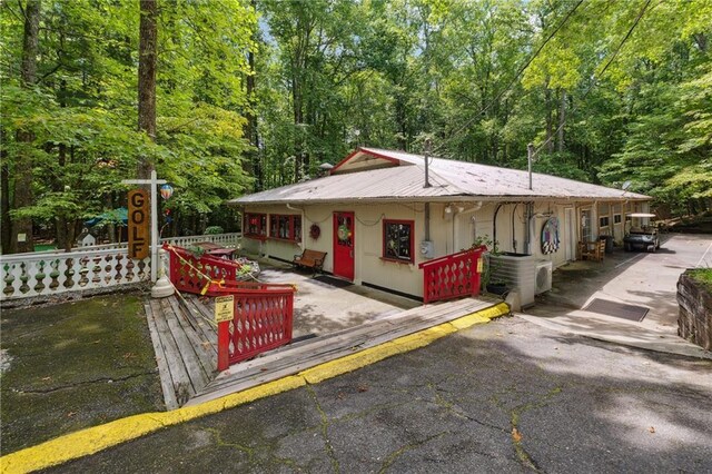 view of front of property with metal roof