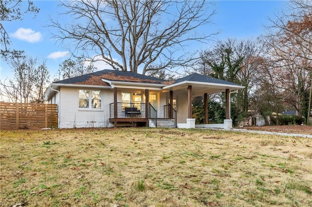 view of front of home featuring a porch and a front lawn