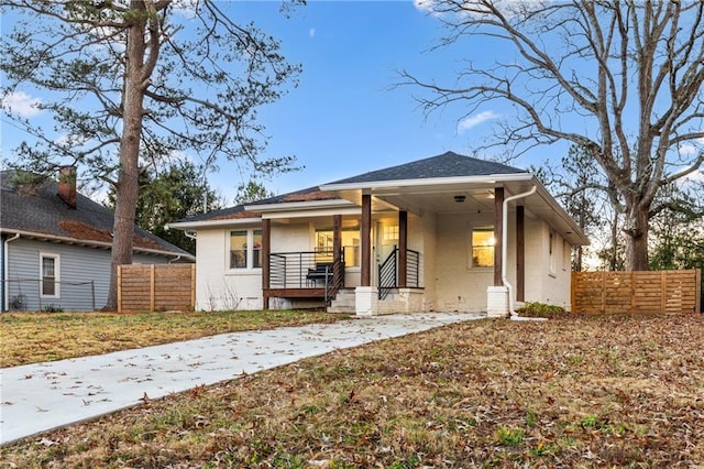 view of front of property featuring covered porch