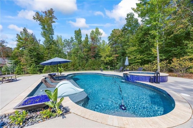 view of swimming pool with a pool with connected hot tub and a patio