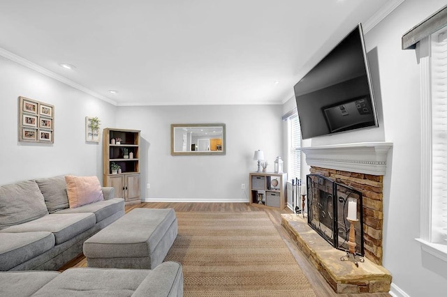 living area featuring wood finished floors, a fireplace, ornamental molding, recessed lighting, and baseboards