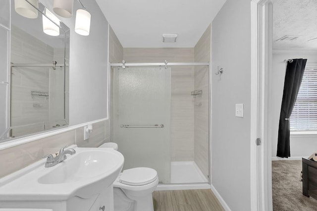 full bath featuring a shower stall, toilet, vanity, and baseboards