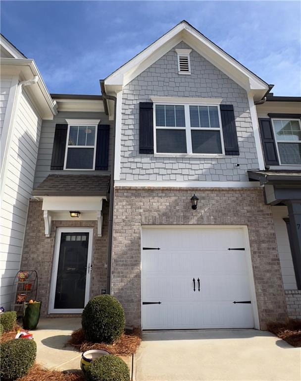 view of front of property featuring a garage