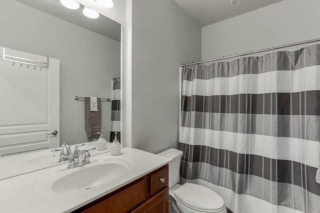 full bath featuring toilet, vanity, and a shower with shower curtain