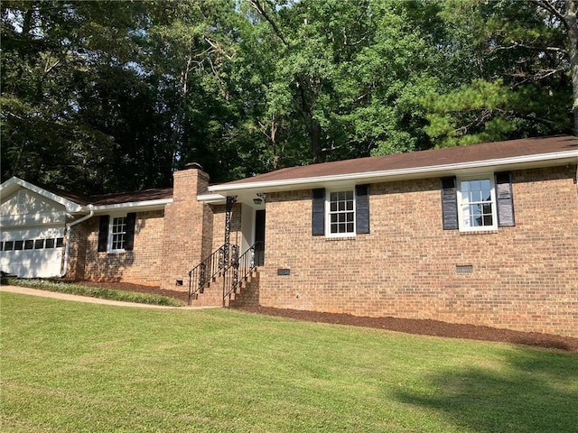 view of front of home featuring a garage, an outdoor structure, and a front yard