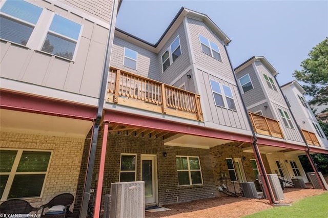 2247 Pink Hawthorn Dr, Buford, GA 30518 - rear view of property featuring brick siding