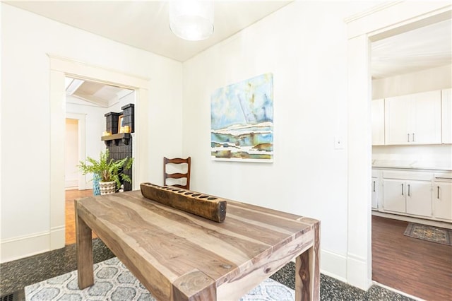 dining space featuring visible vents and baseboards