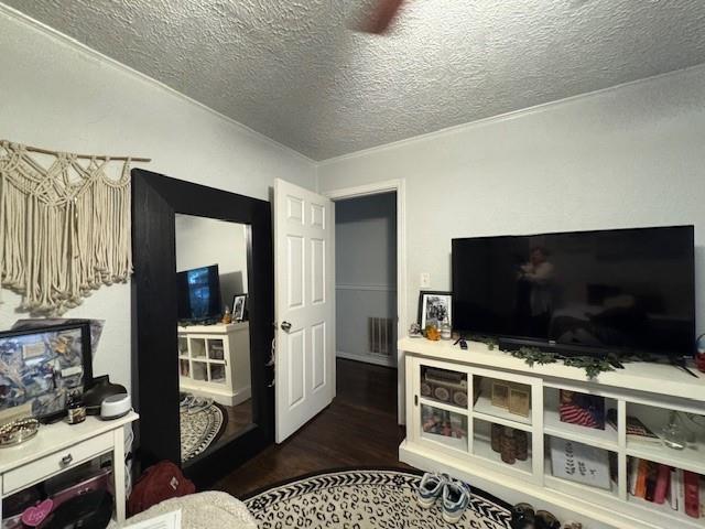 2620 Northview Ave, Decatur, GA 30032 - living room featuring a textured ceiling and wood finished floors