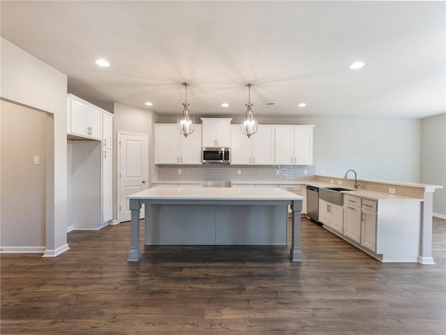 632 Eagles Nest Cir, Auburn, GA 30011 - kitchen with a breakfast bar area, a peninsula, a sink, and appliances with stainless steel finishes