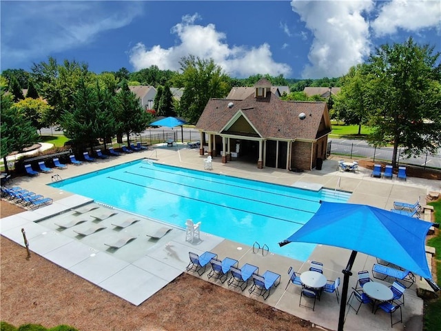 632 Eagles Nest Cir, Auburn, GA 30011 - community pool with fence and a patio