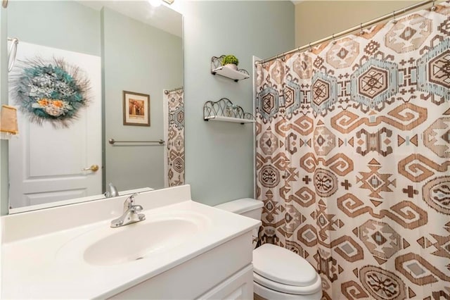 3780 Summit Gate Dr, Suwanee, GA 30024 - full bath featuring toilet, vanity, and curtained shower