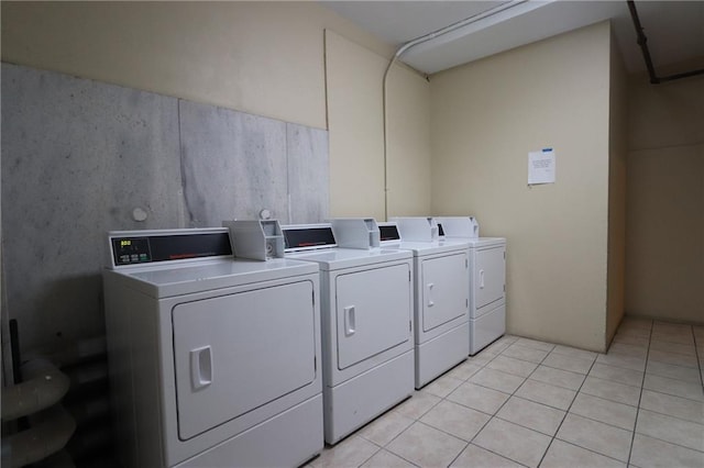 washroom featuring light tile patterned flooring and washing machine and clothes dryer