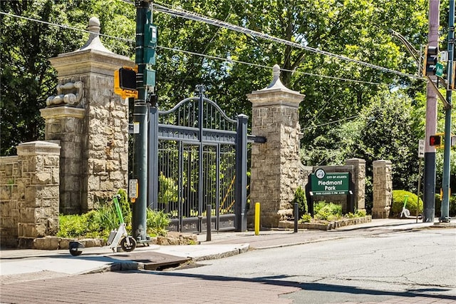 2067 Telfair Cir Unit A & B, Atlanta, GA 30324 - view of gate
