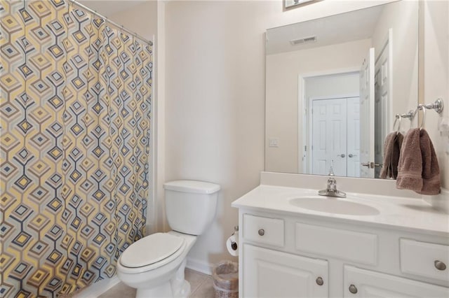 bathroom featuring tile patterned floors, a shower with curtain, vanity, and toilet