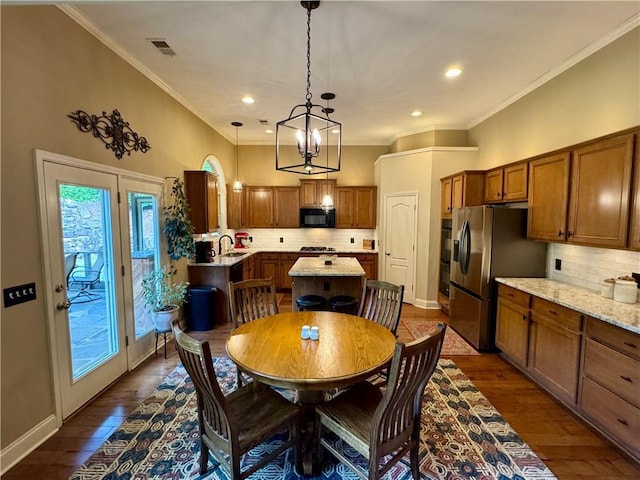 dining space featuring an inviting chandelier, ornamental molding, recessed lighting, and visible vents