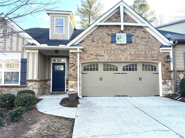 view of front facade featuring a garage