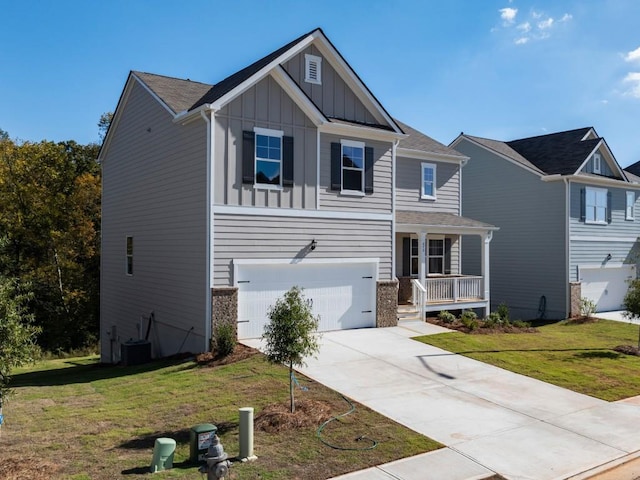 craftsman house featuring a garage and a front lawn