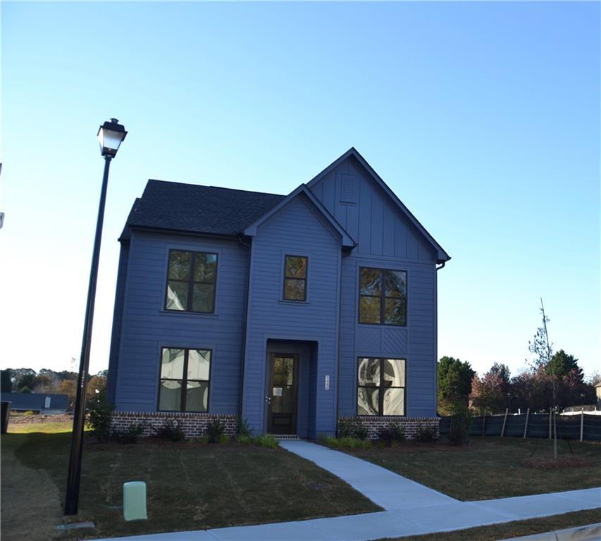 modern farmhouse featuring a front lawn