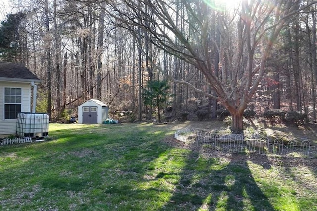 view of yard with an outbuilding and a shed