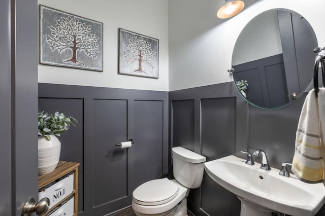 bathroom featuring sink and toilet