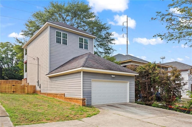 view of front of house featuring a front yard