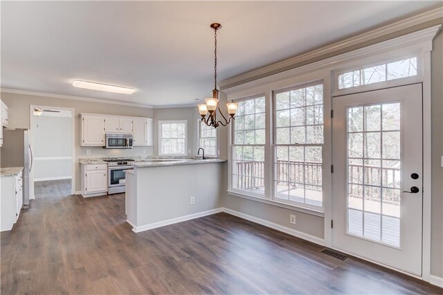 kitchen with white cabinetry, crown molding, a chandelier, visible vents, and appliances with stainless steel finishes