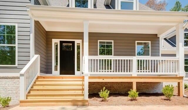 property entrance featuring covered porch
