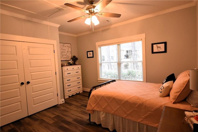 bedroom featuring a closet, a ceiling fan, ornamental molding, and dark wood finished floors