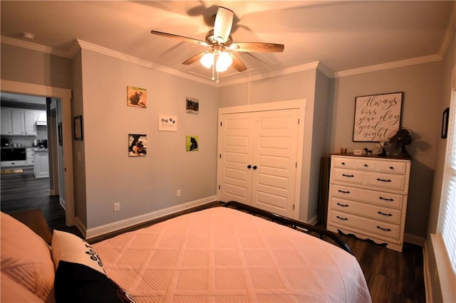 bedroom featuring a ceiling fan, dark wood-style floors, baseboards, a closet, and crown molding