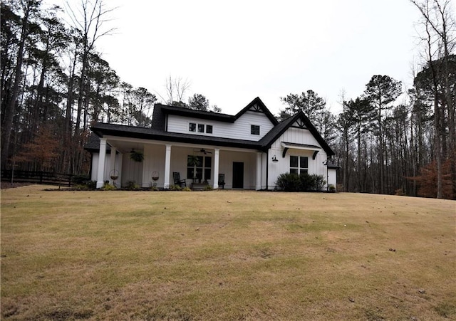 modern inspired farmhouse featuring a front lawn, board and batten siding, and ceiling fan