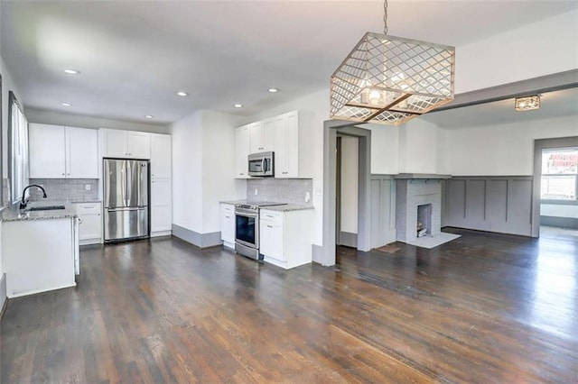 1497 Rogers Ave, Atlanta, GA 30310 - kitchen featuring stainless steel appliances, open floor plan, backsplash, recessed lighting, and white cabinetry