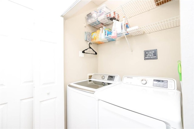 washroom with washing machine and dryer