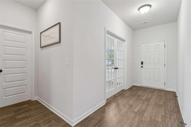 1130 Lyndhurst Ln, Bethlehem, GA 30620 - foyer entrance with wood finished floors and baseboards