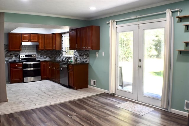 kitchen with light wood-type flooring, appliances with stainless steel finishes, and plenty of natural light