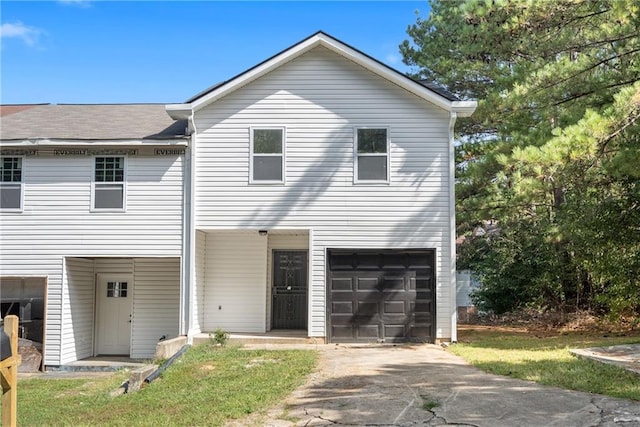 view of front of property featuring concrete driveway and an attached garage