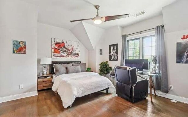bedroom featuring baseboards, wood finished floors, and a ceiling fan