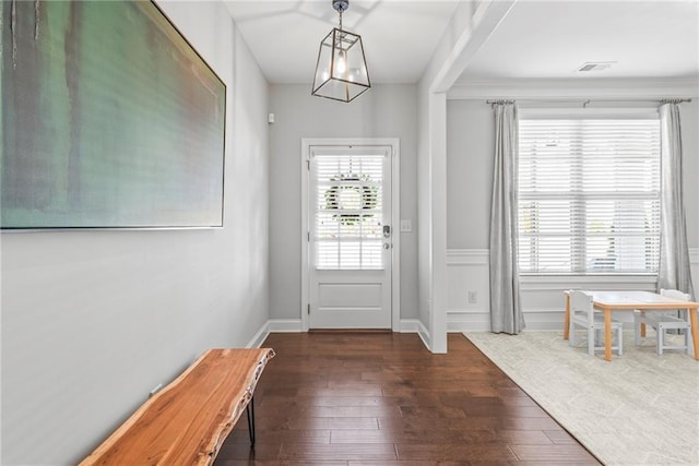 foyer with dark wood-style flooring, visible vents, and baseboards