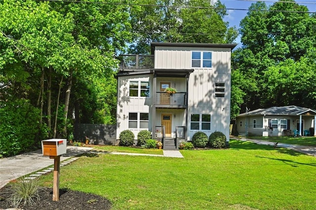670 Parker Ave, Decatur, GA 30032 - view of front of property featuring a front lawn, a balcony, and board and batten siding