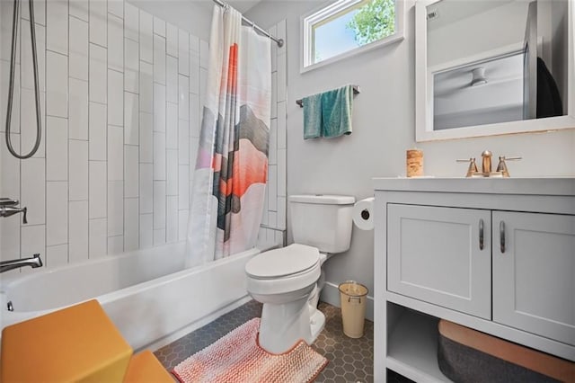 670 Parker Ave, Decatur, GA 30032 - full bath featuring vanity, toilet, and shower / bathtub combination with curtain