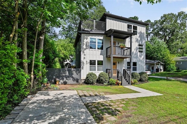 670 Parker Ave, Decatur, GA 30032 - view of front facade featuring a balcony and board and batten siding