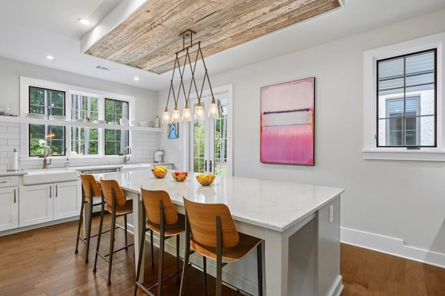 dining room featuring dark wood-style flooring, baseboards, and recessed lighting