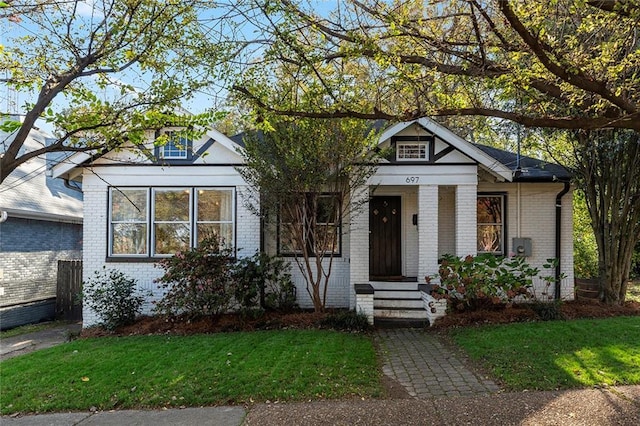 view of front of property with a front yard