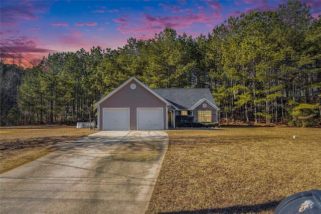 view of front facade featuring a yard and a garage