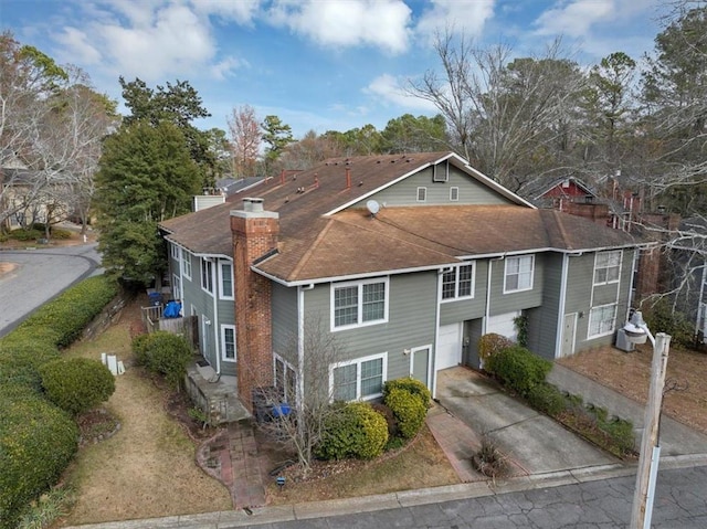 view of front facade featuring a garage