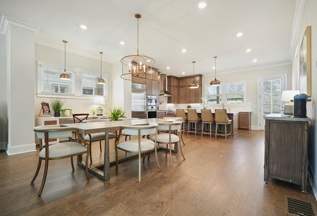 dining space featuring crown molding, dark wood-style floors, baseboards, and recessed lighting