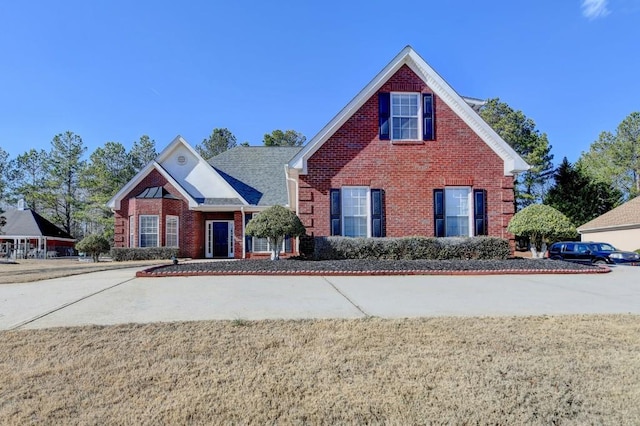 view of front facade with a front yard